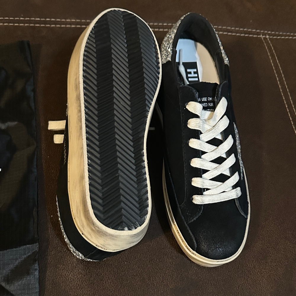 Golden Goose Black Low-Top Sneakers with White Laces - Picture 3 of 4